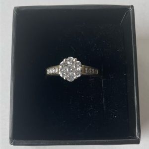 10kt Gold Diamond Cluster Ring